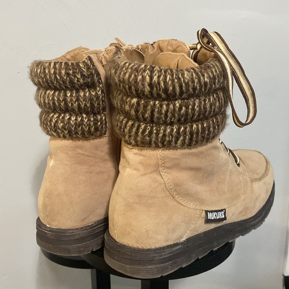 Muk Luks tan suede boots, size 7. - Picture 3 of 12
